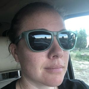 Meet your Posher, Caitlin